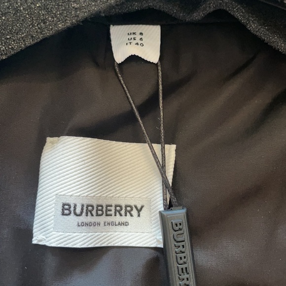 NWT black Burberry trench in subtle and sophisticated TB print - Picture 11 of 15